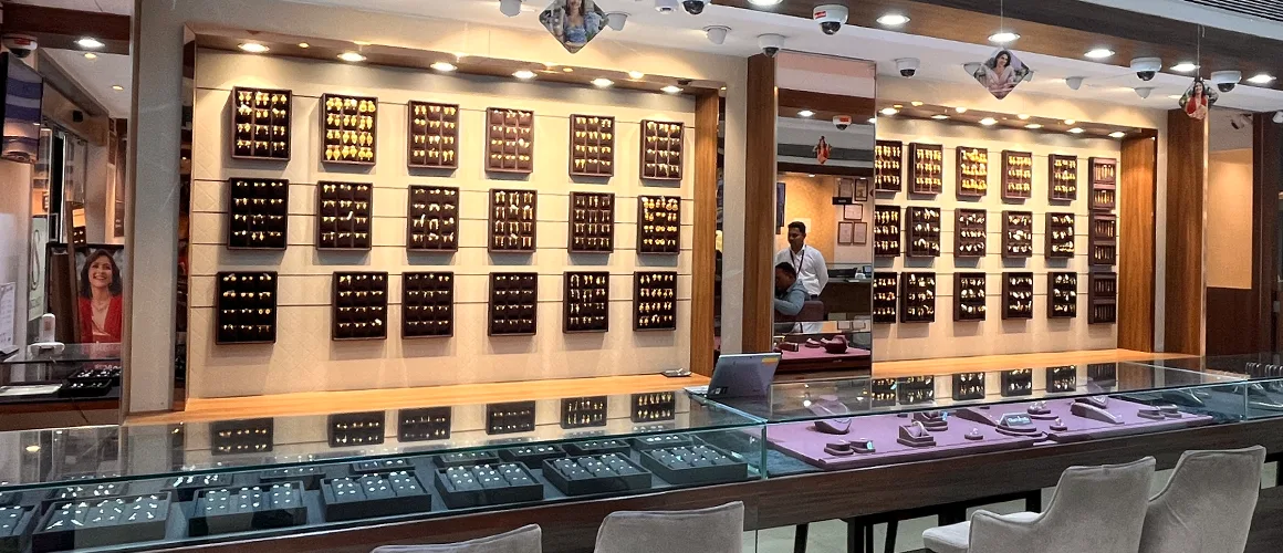 Gold rings and chain collection at Chandukaka Saraf Nashik jewellery store featuring elegant designs for daily wear and special occasions.